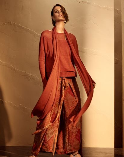 Modischer Look von Modedesignerin Sarah Pacini